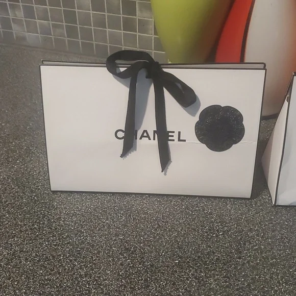 Chanel White Gift Boxes - Picture 5 of 14
